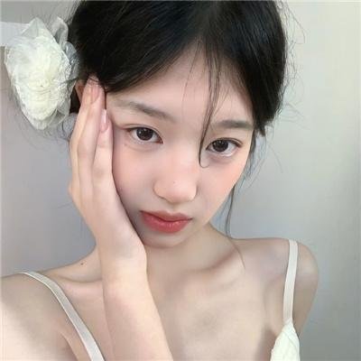 妙手隆胸海报